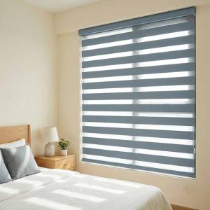 Màn cầu vồng màu xanh ghi nhạt lắp tại cửa sổ phòng ngủ hiện đại