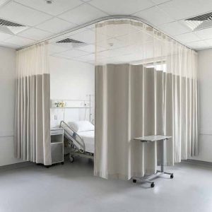 Rèm che y tế kháng khuẩn màu xám nhạt có phần lưới thoáng khí phía trên