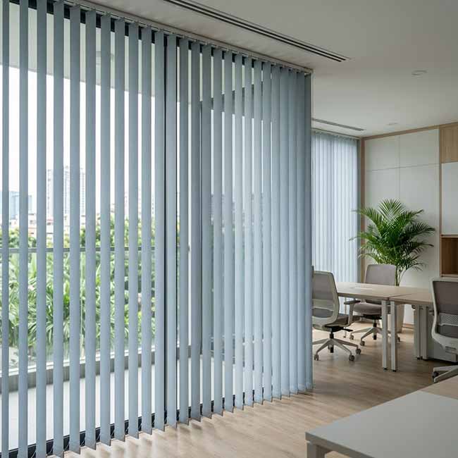 Rèm lá dọc văn phòng giá rẻ cản nắng tốt màu xanh nhạt
